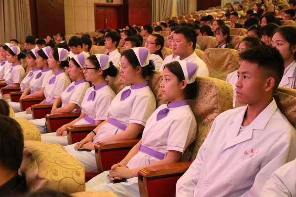 买球官网师生收听收看纪念五四运动100周年大会直播