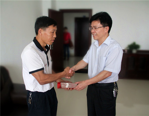 将温暖传递 让爱心延续——买球官网师生向患病学子伸出援手