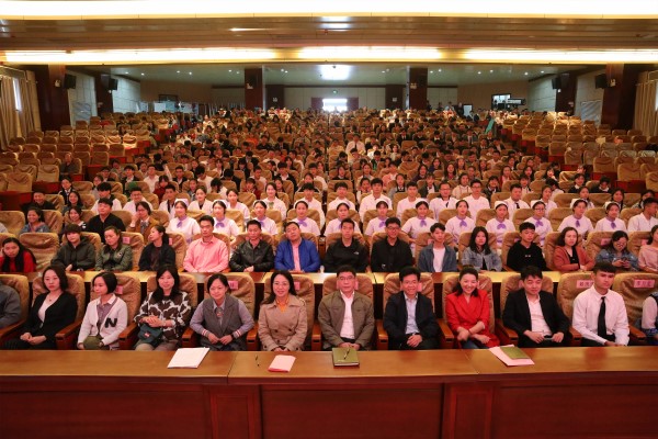 买球官网师生收听收看纪念五四运动100周年大会直播